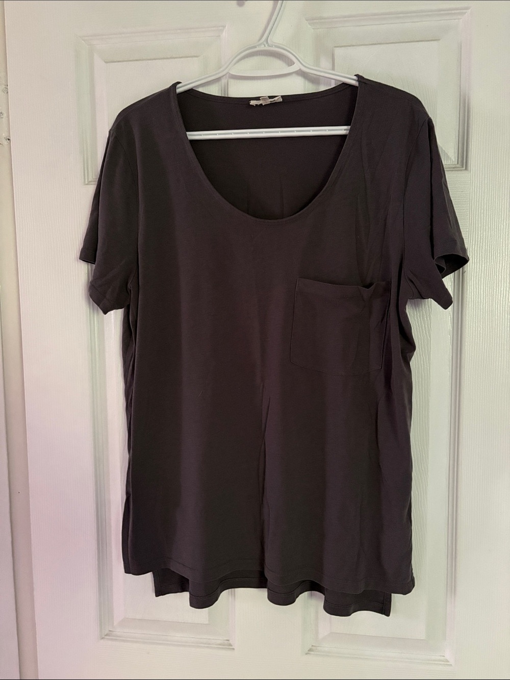 ⚡️ 4 for $20 ⚡️Wilfred Scoop Neck Pocket Tee in Charcoal Gray